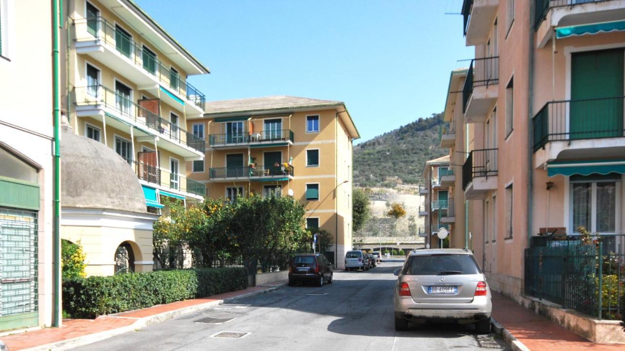Appartamenti Con Giardino E Posto Auto Per Famiglie Finale Ligure Kültér fotó